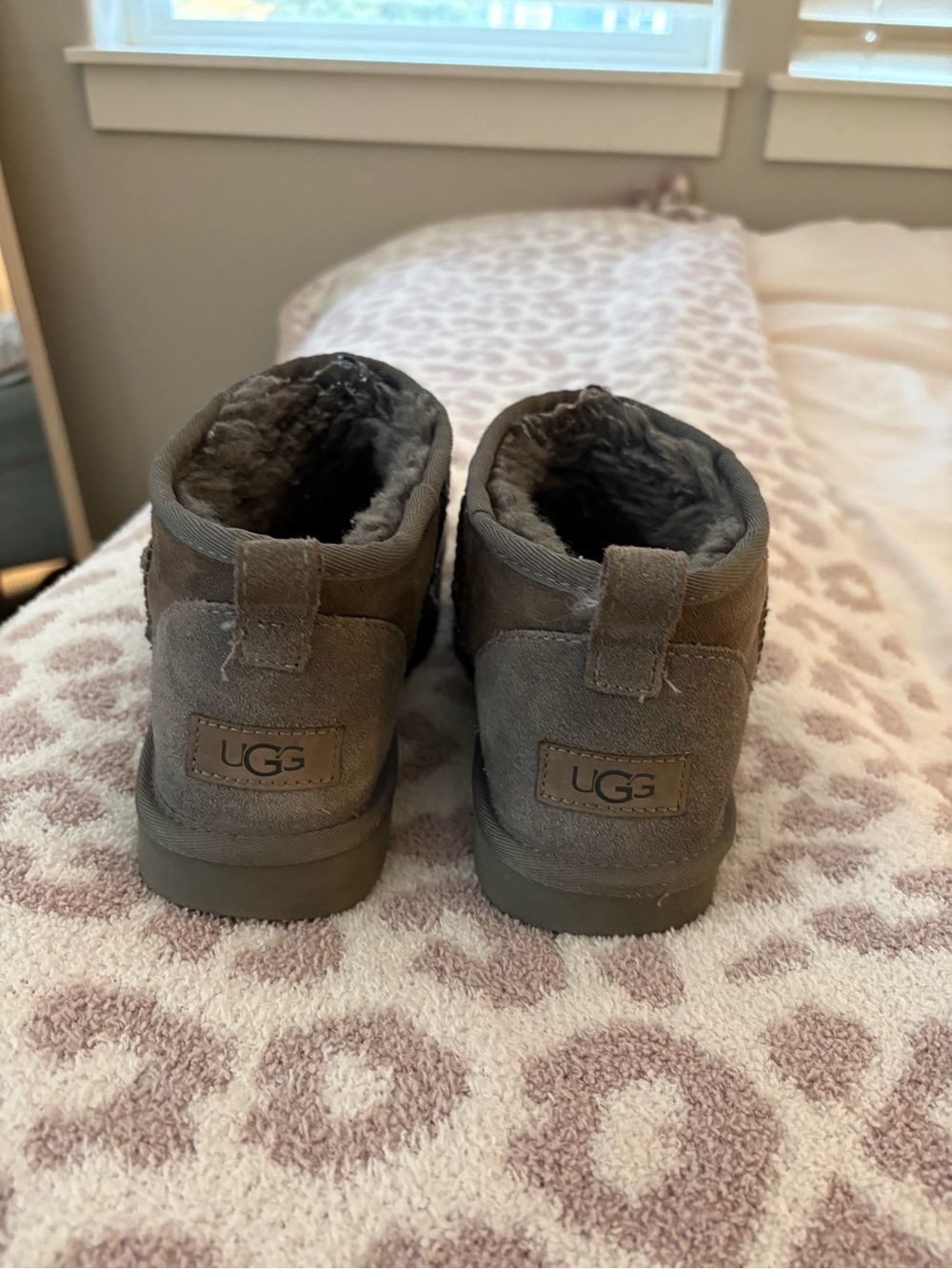 Ultra Mini UGG - Picture 3 of 4
